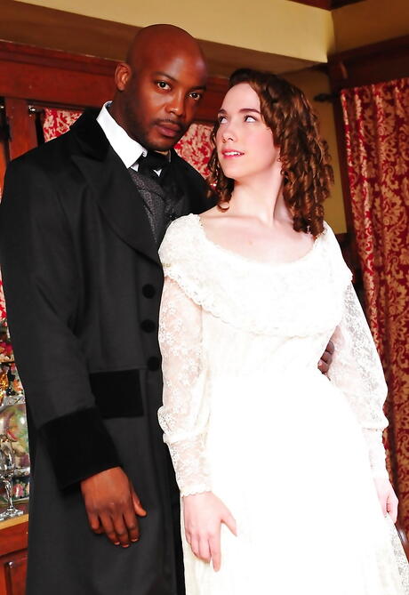 Hot american pornstar Sammy Grand bares her ass 