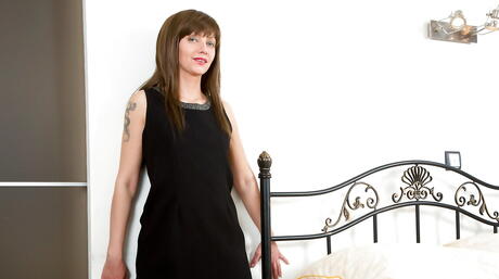 Stunning milf Lisa revealing tiny tits and playing with toy 