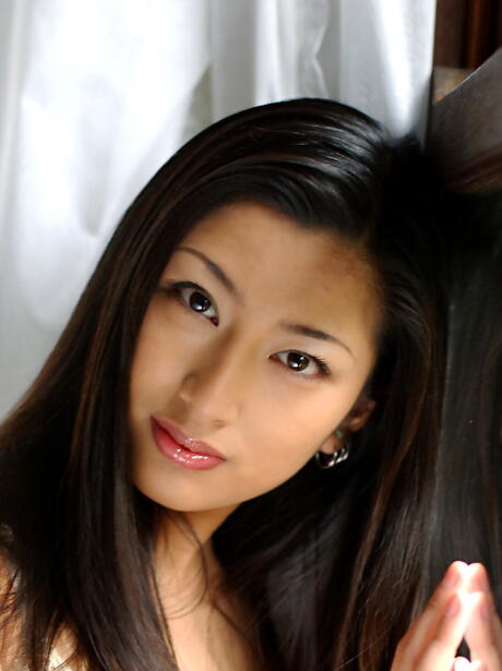 Svelte japanese babe Ran Asakawa in softcore gallery